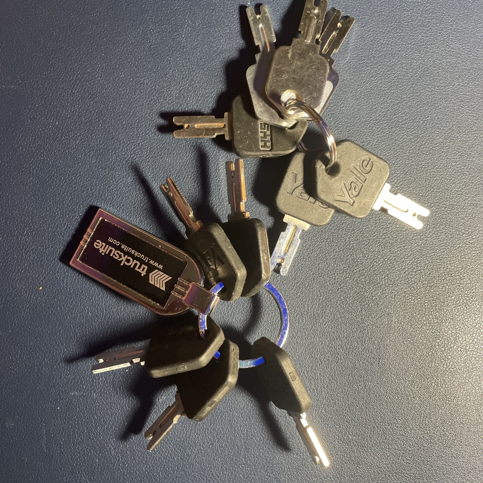 11 Forklift Ignition Keys Lot – Hyster, Yale & Universal + Keyrings & Keychain