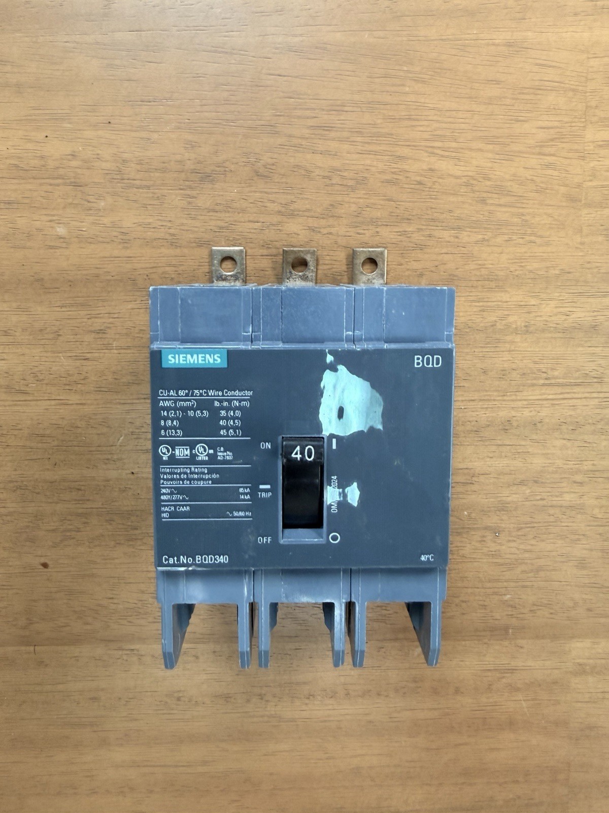 Siemens BQD340 40 Amp 480Y/277 VAC 3 Pole BQD Bolt on Circuit Breaker