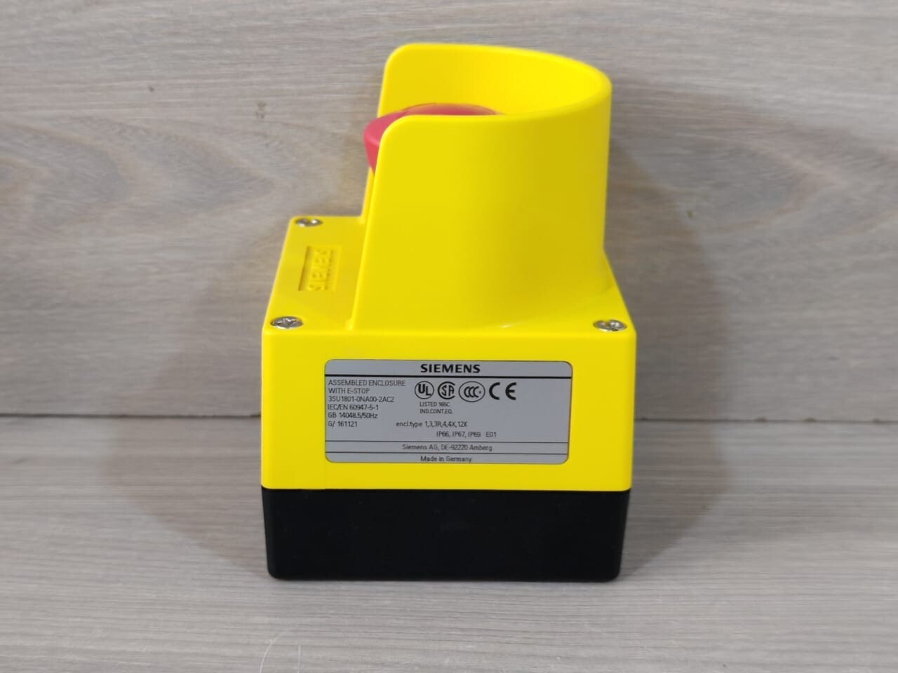 LOT 2 PCS. SIEMENS 3SU1801-0NA00-2AC2 Emergency Stop Button – Yellow