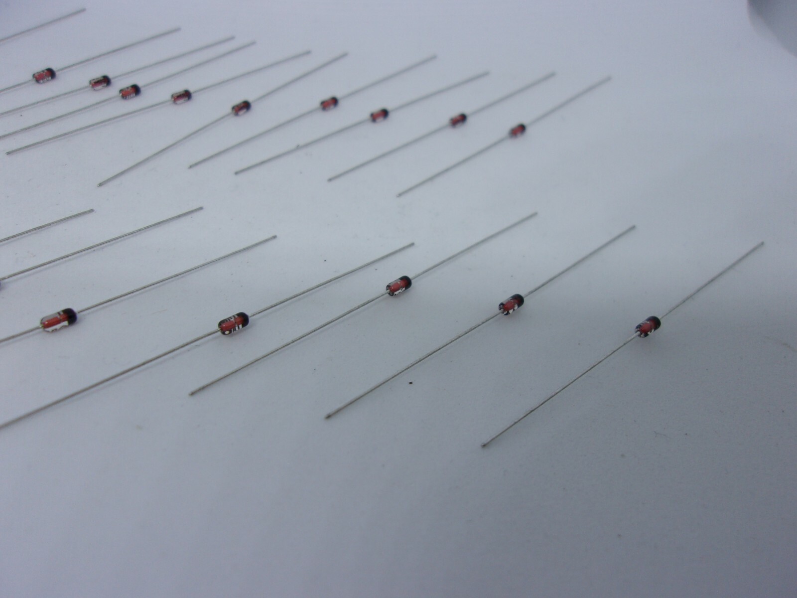 20 Pcs Pack Lot Silicon Planar Zener Diodes 1/2W 0.5W DO-35 Package DIP – 10V