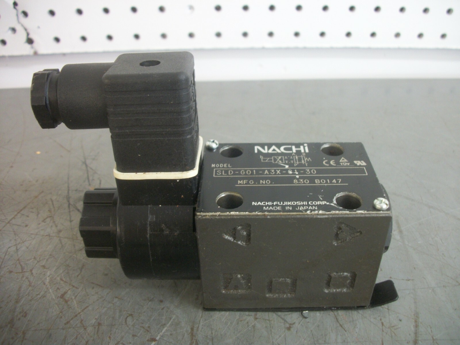 NACHI DIRECTIONAL CONTROL SOLENOID VALVE SLD-G01-A3X-C1-30 NOB