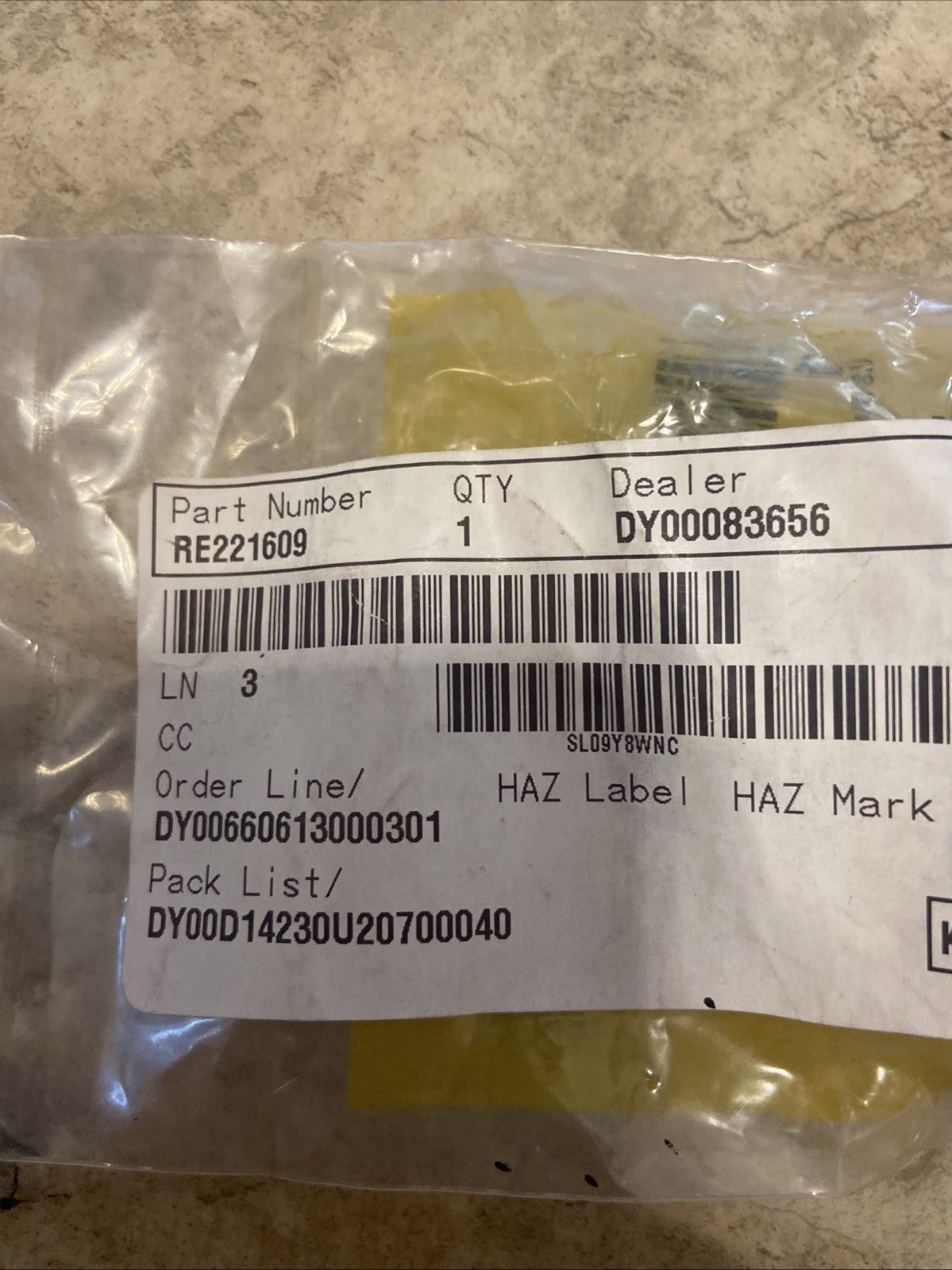 John Deere RE221609 PLUG