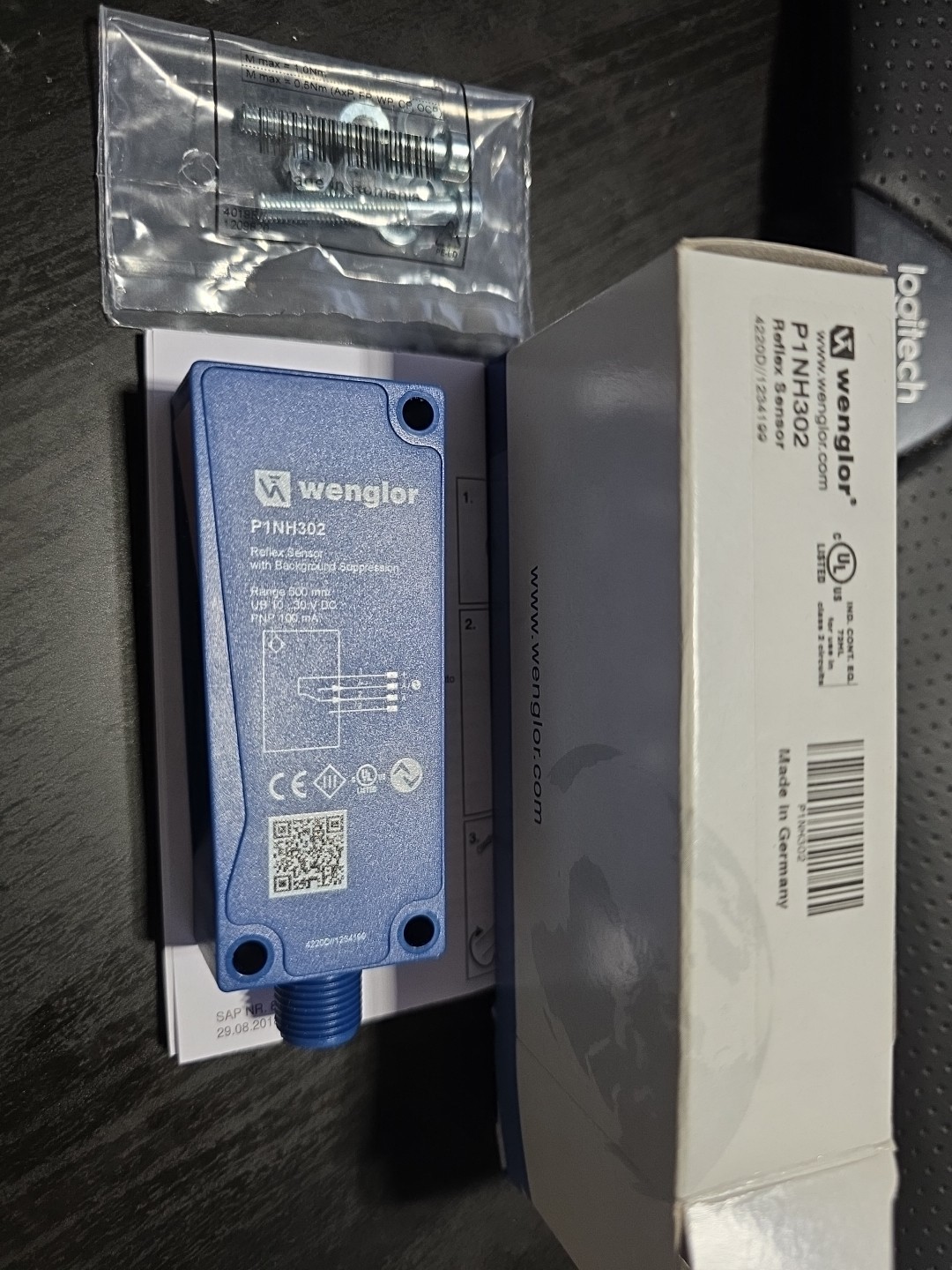 Wenglor Sensor P1NH302 Range 500 mm 10-30 vDC Blue PNP 100 mA Photoeye NEW w/BOX