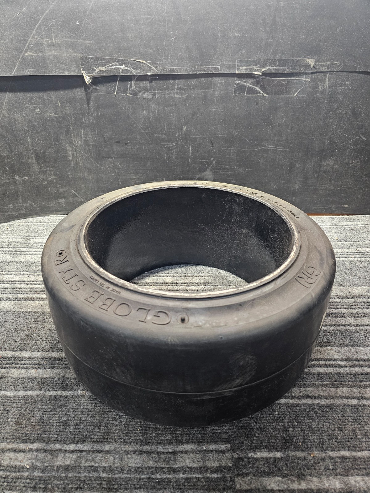 (QTY 2) Globe Star Smooth Press On Forklift Tire 16-1/4x7x11-1/4 (413/178-286)
