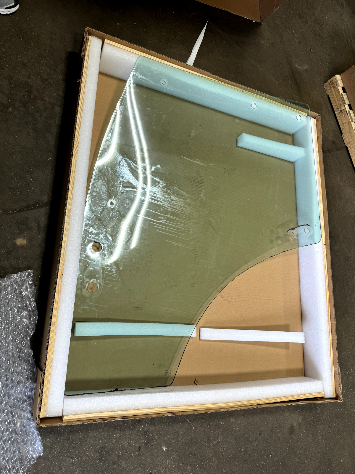 Kubota cab right hand side door glass fits M6, M7, and M100 series tractors