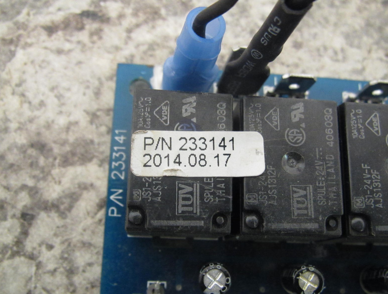 Suburban 233141 / CCA-1209-5 PTAC Control Circuit Board Used Free Shipping