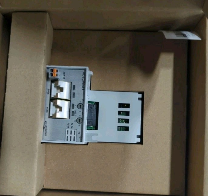 LENZE Inverter drives 8400 Type E84AYCEOV/S Extension Module NEW IN BOX! (t8)