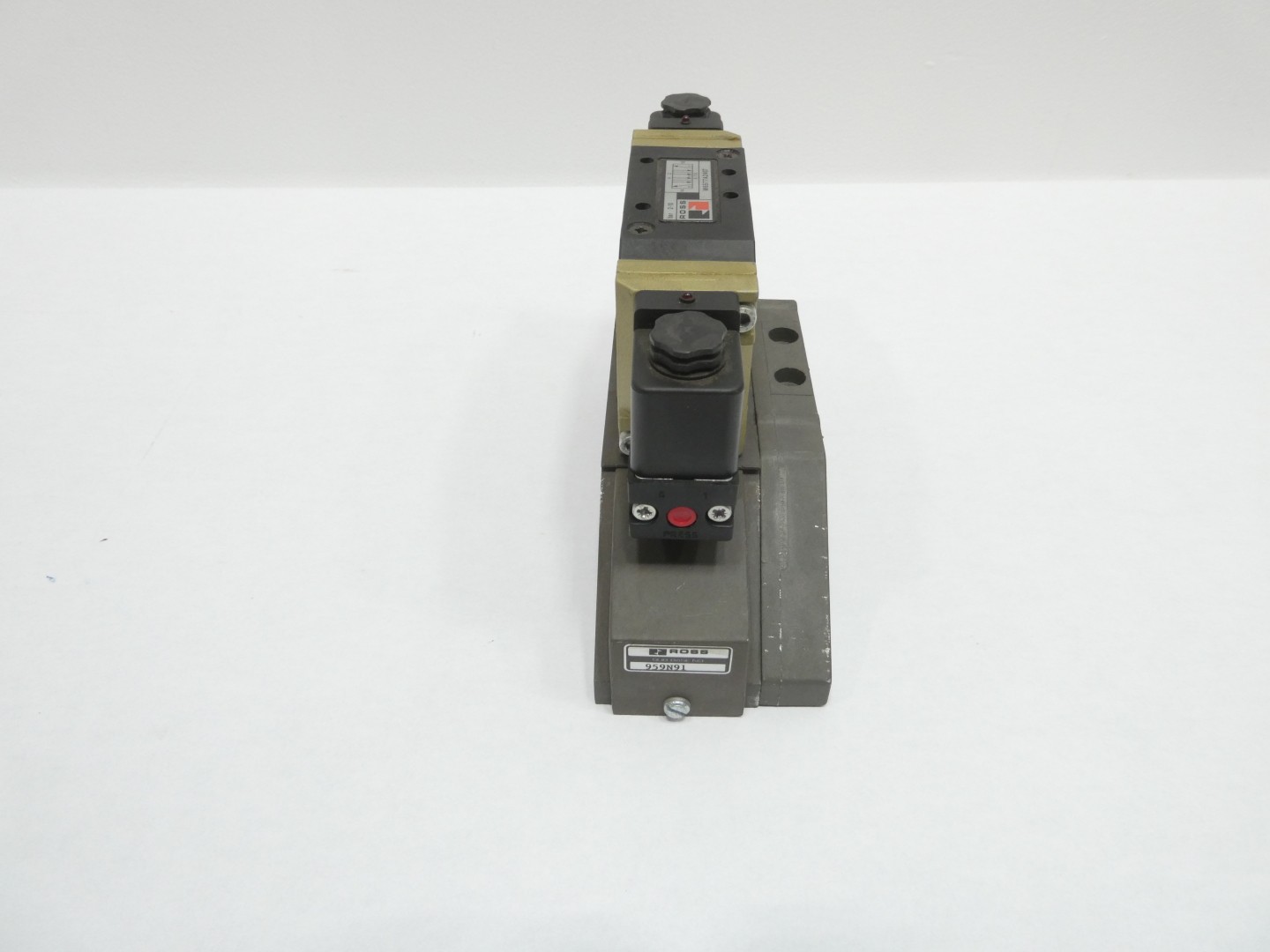 Ross W6577A2407 Pneumatic Solenoid Valve 120v-ac 2-10bar