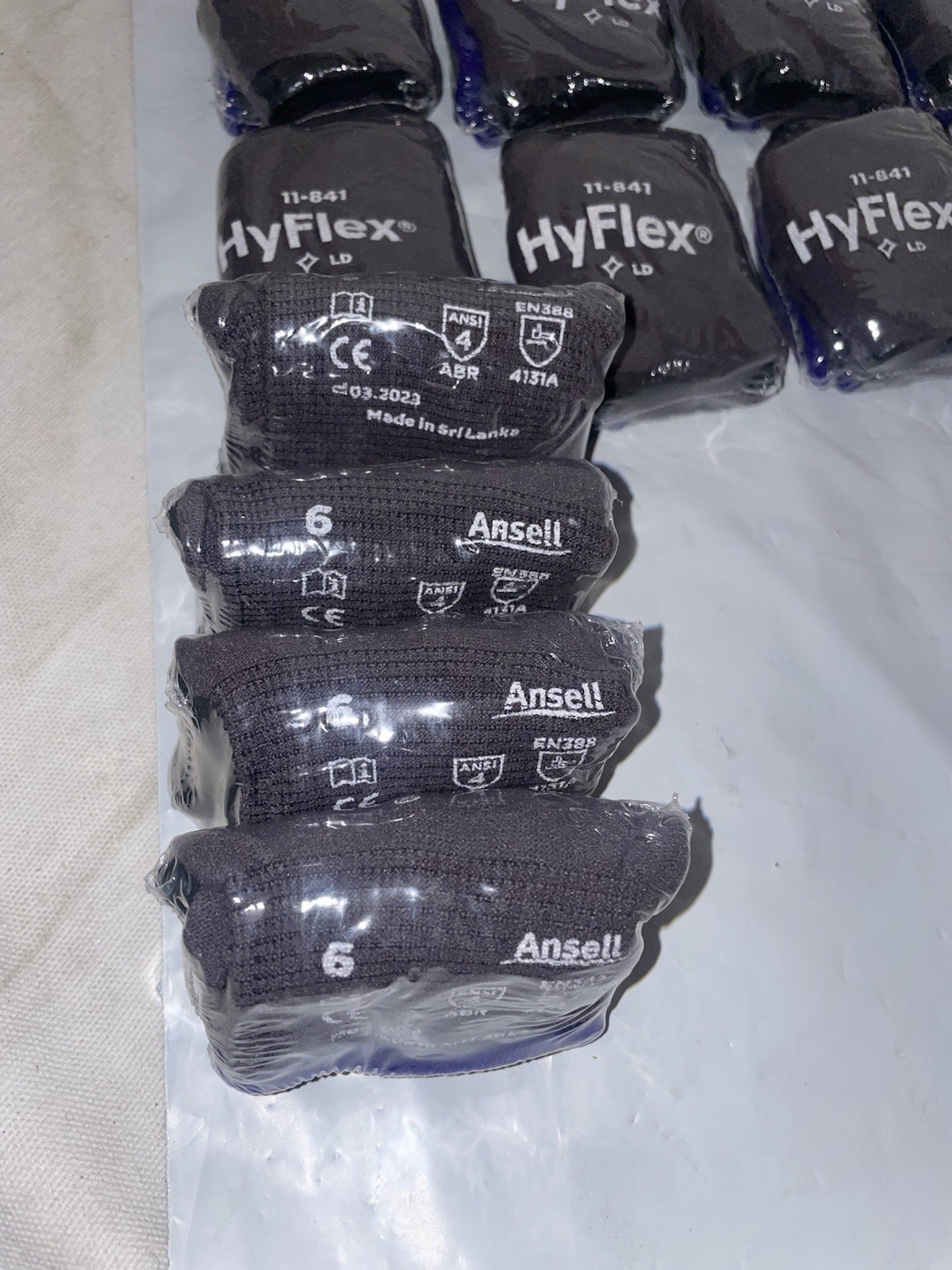12 Pair Ansell HyFlex 11-841 Size 6 (Extra Small) Nitrile Foam Coated Gloves