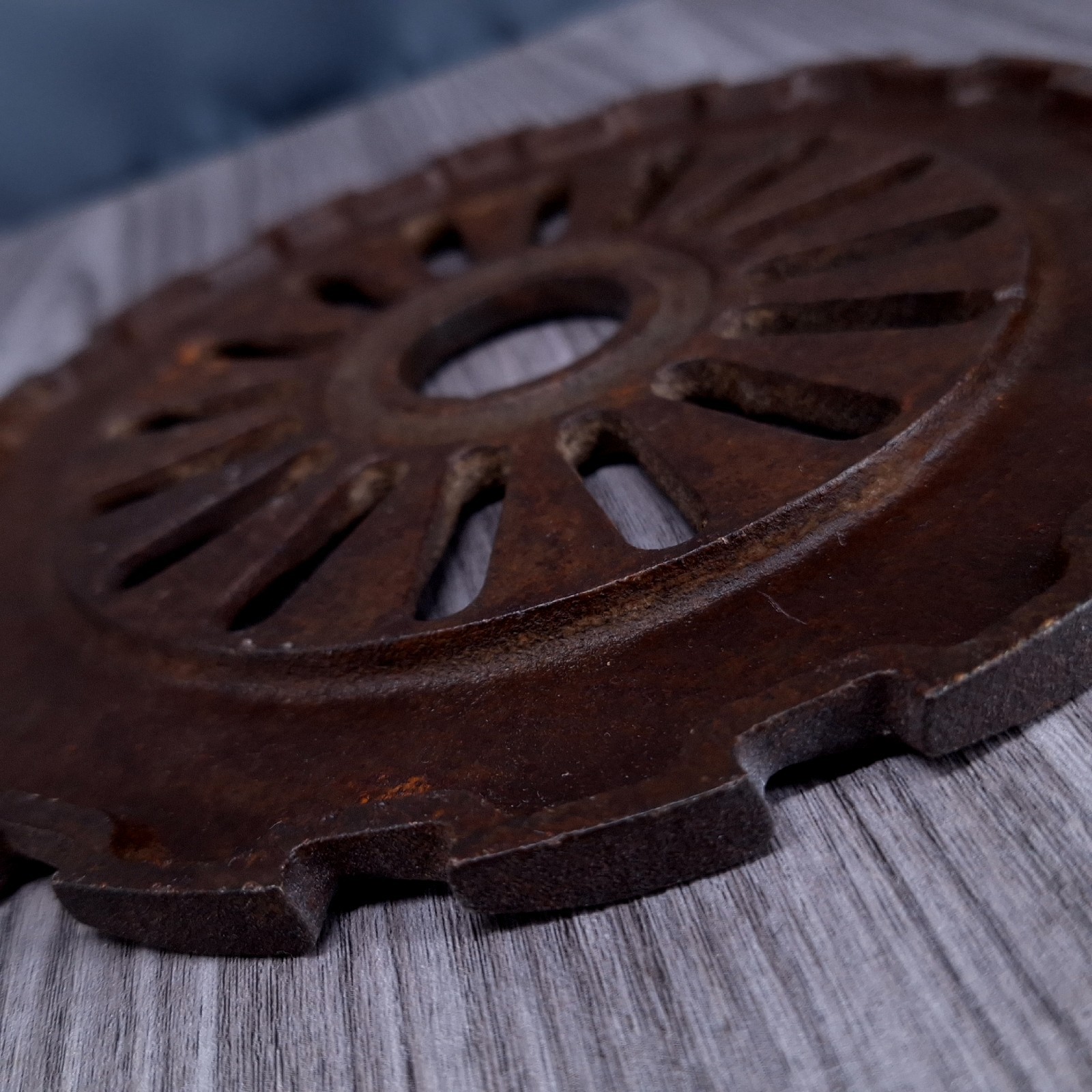 Vtg Cast Iron Corn Seed Planter Plate Extra Small 1975A