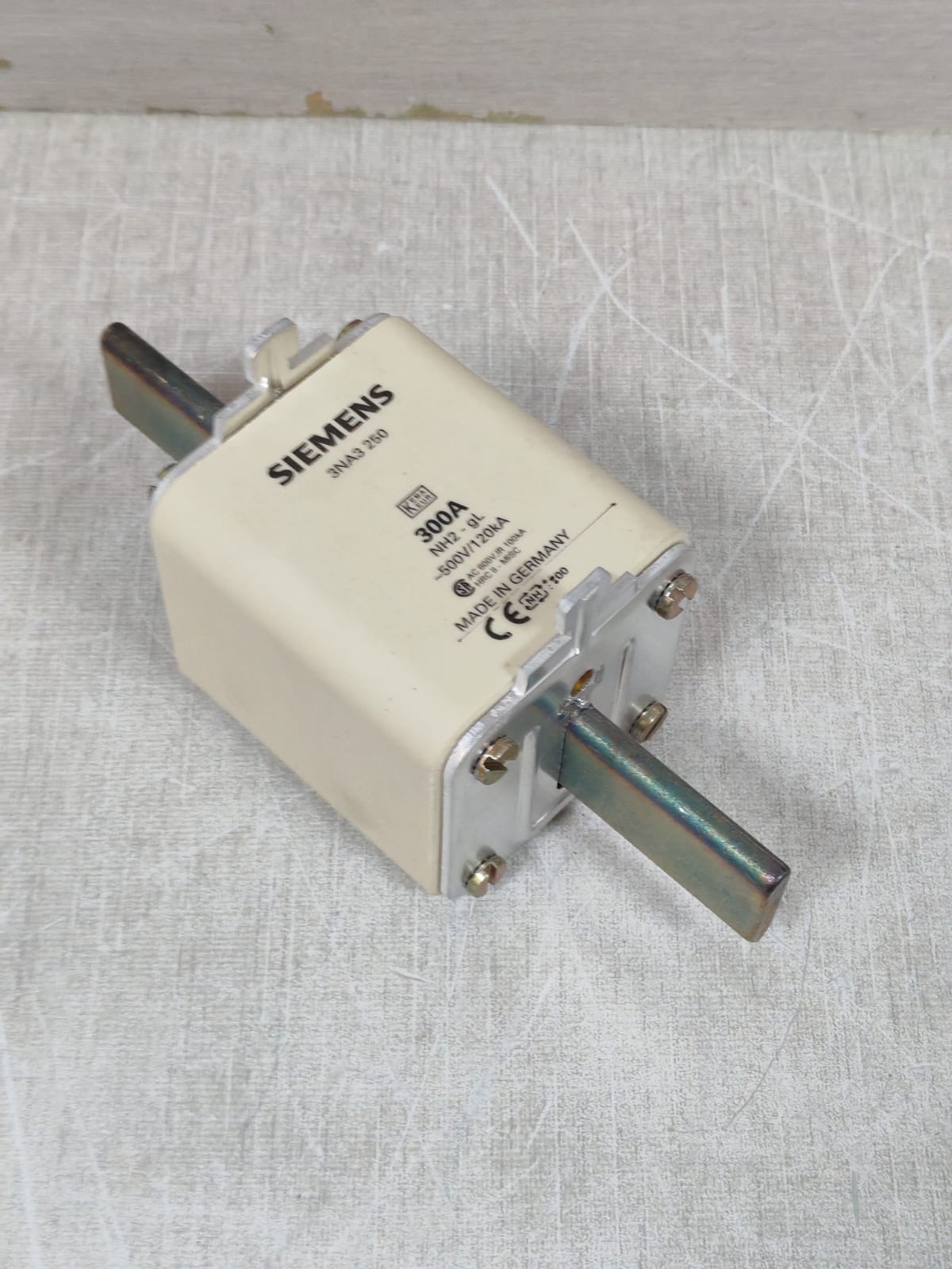 LOT 2PCS SIEMENS 3NA3250 500V 300A LV-HRC-FUSE LINKS