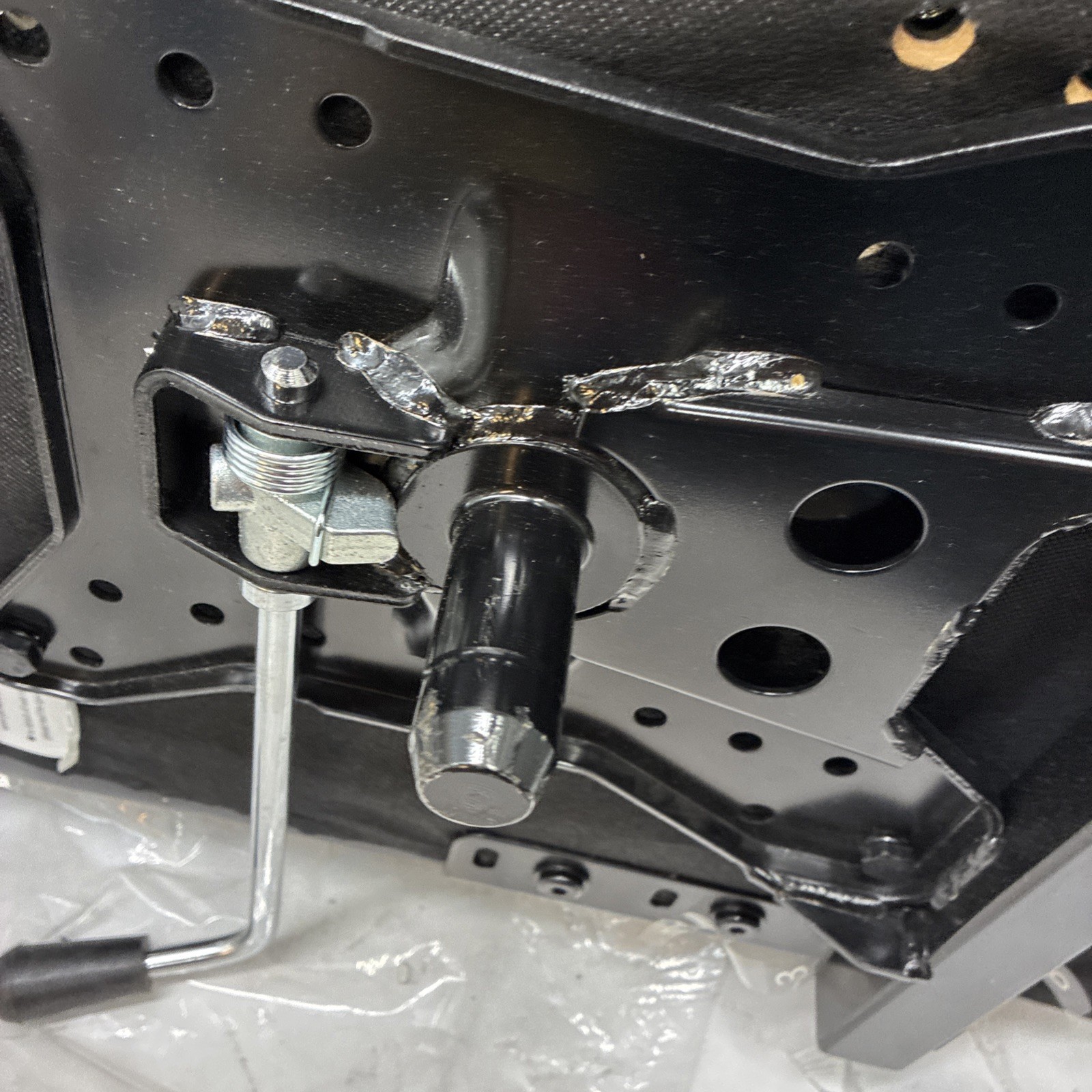 Forklift/Tractor Suspension Seat ** Missing Head Rest **