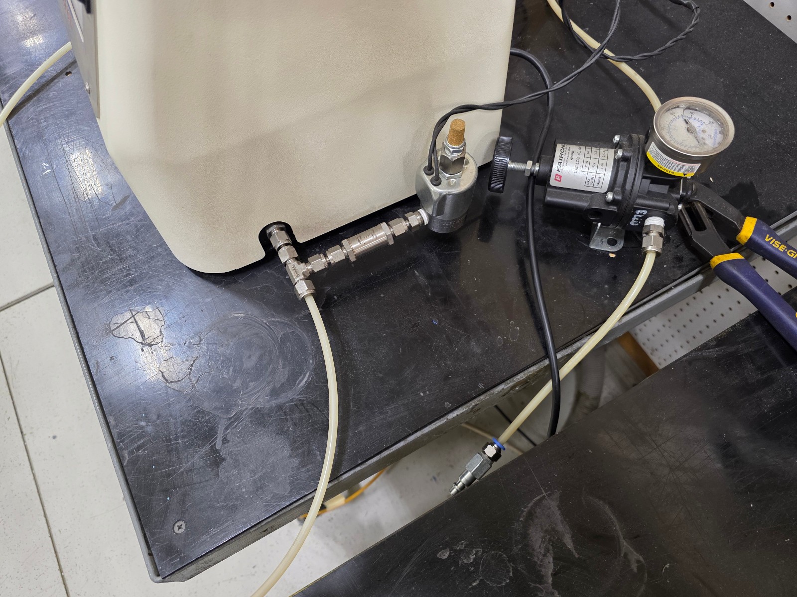 ATC IL2-050C-100-E2 LEAK TESTER