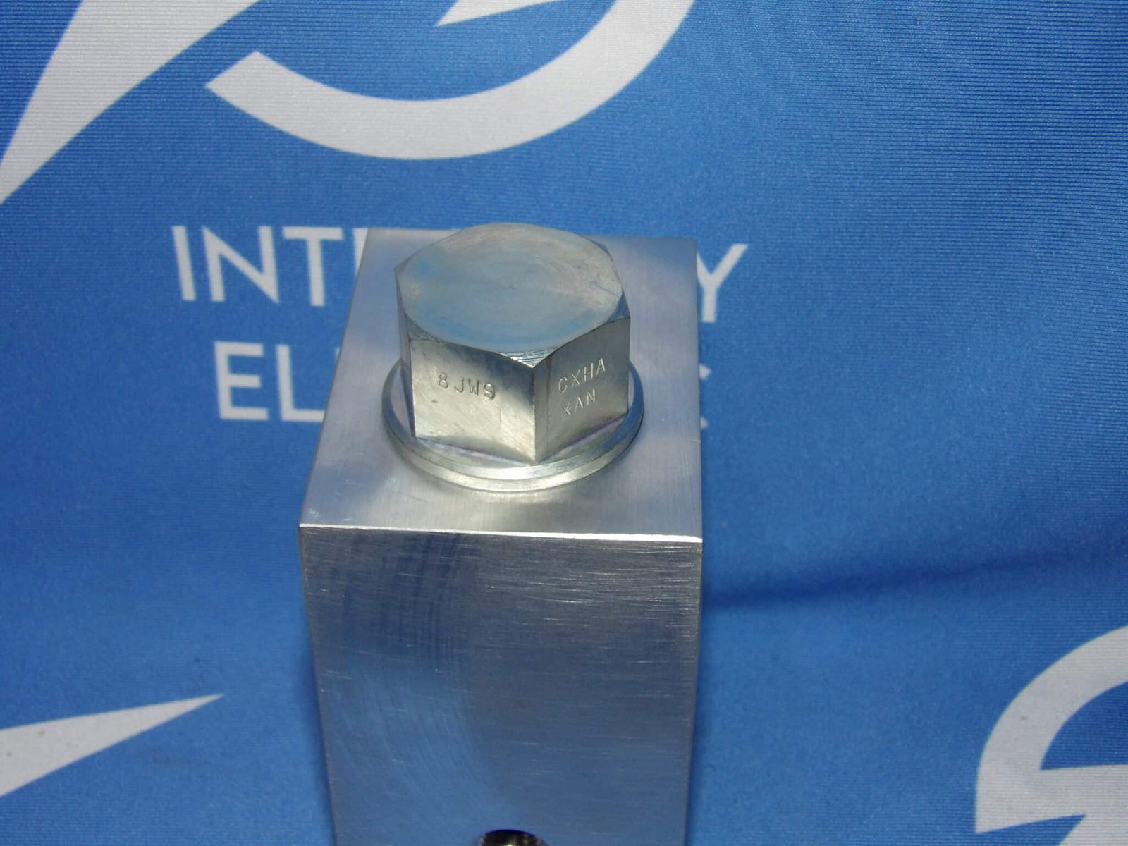 NOS Sun Hydraulics CXHAXAN 4 PSI Check Valve w/ IAF Manifold + 1 Year Warranty