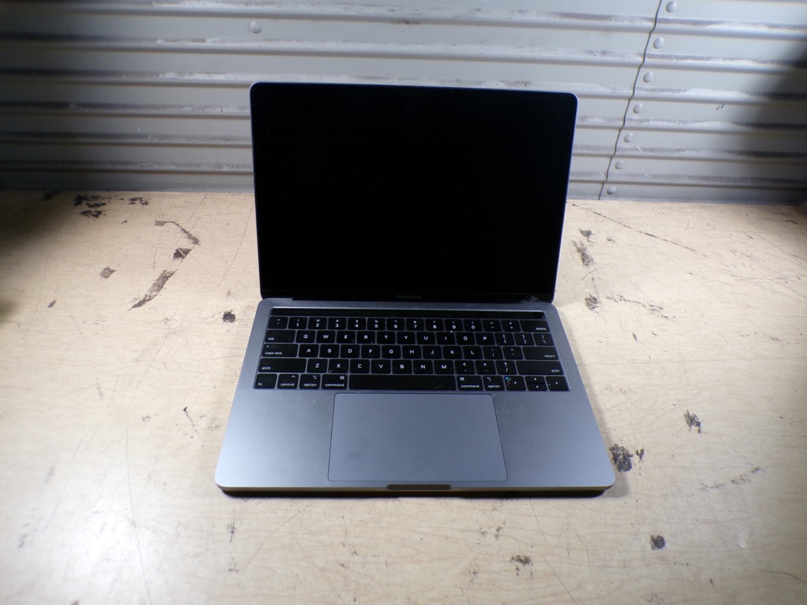 MACBOOK PRO CORE I5 2.3 13” TOUCH/2018 2.3 GHZ CORE I5 8GB RAM **BAD SCREEN L0CK