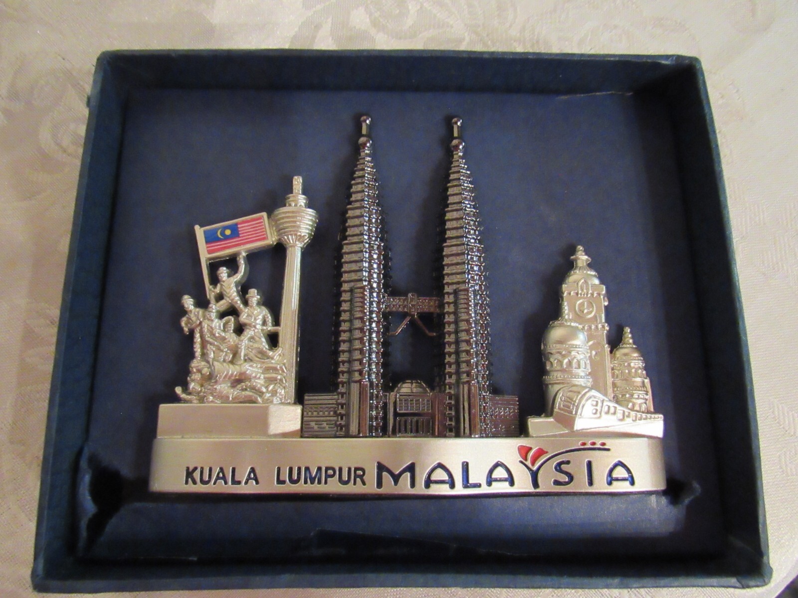 Kuala Lumpur Malaysia Business Card Holder * Pertronas Twin Towers * Silver Tone