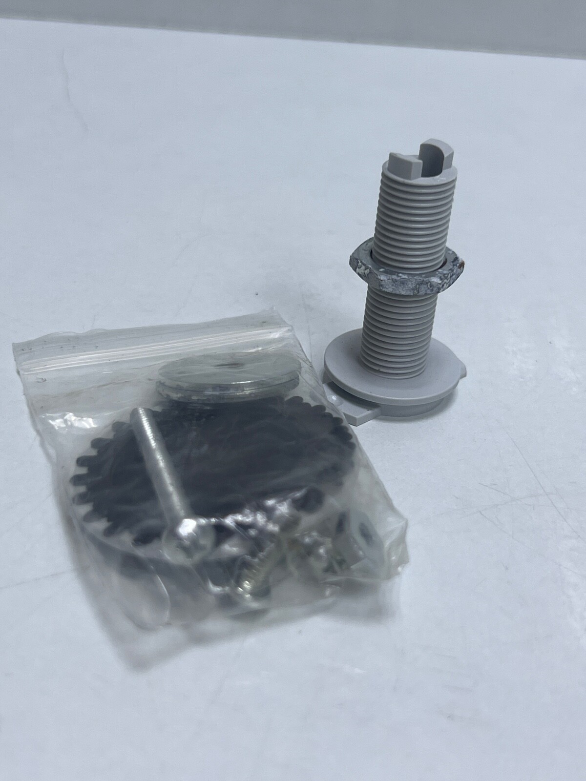 (LOT 2 PCS) Leviton OSC10-M0W (WITHOUT BOX) (OLD STOCK)