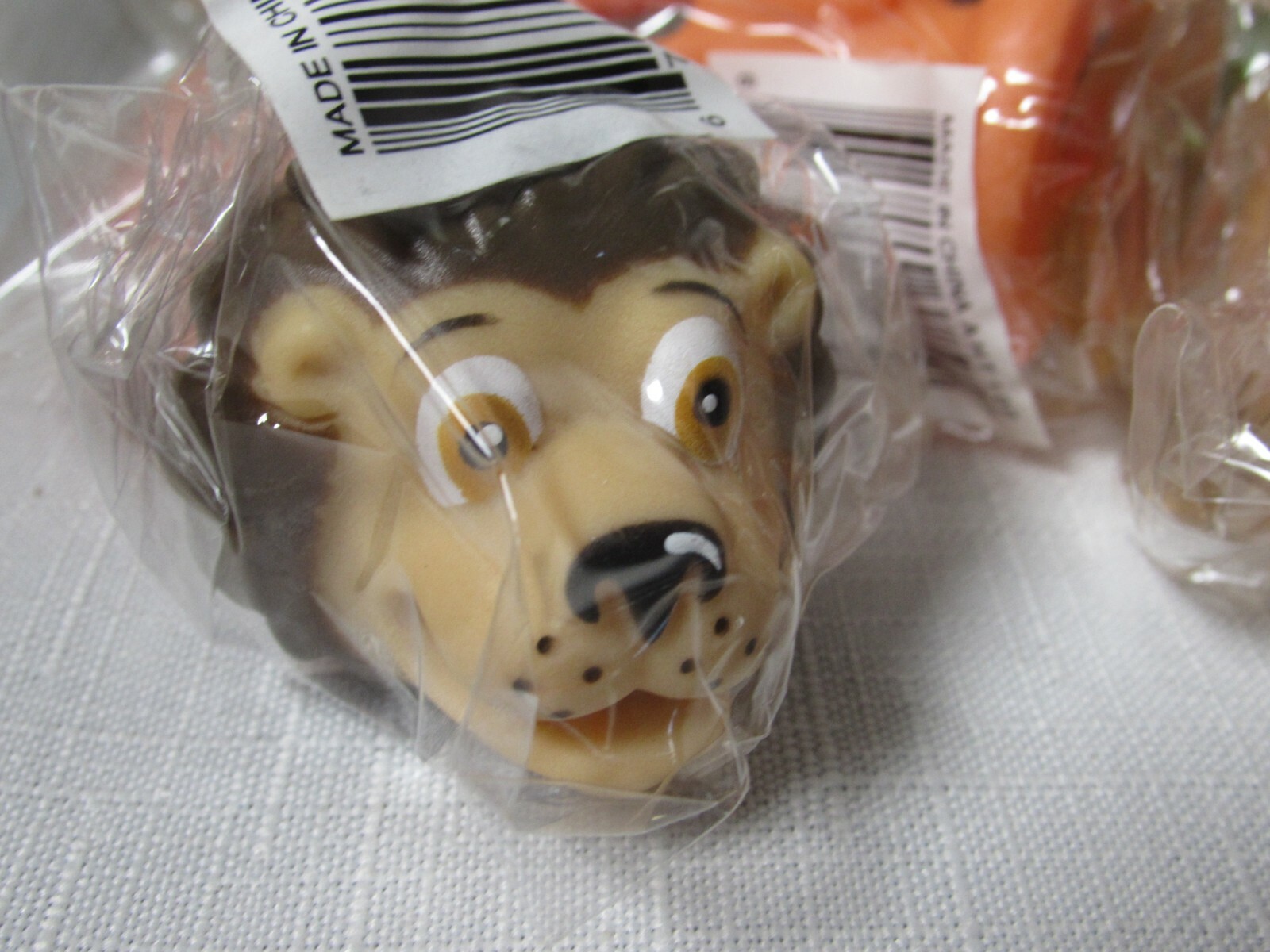 200 VENDING MACHINE TOYS BULK LOT MIX PARTY FAVOR SUCTION CUP ANIMALS FACES