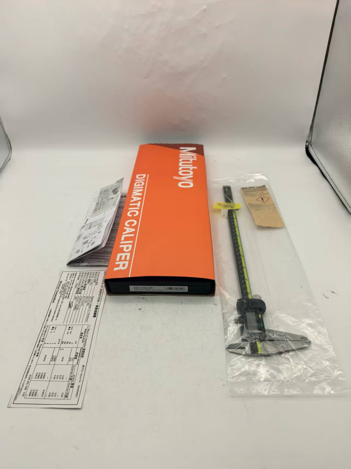 Mitutoyo 500-193-30 300mm/12″ Absolute Digital Digimatic Vernier Caliper New