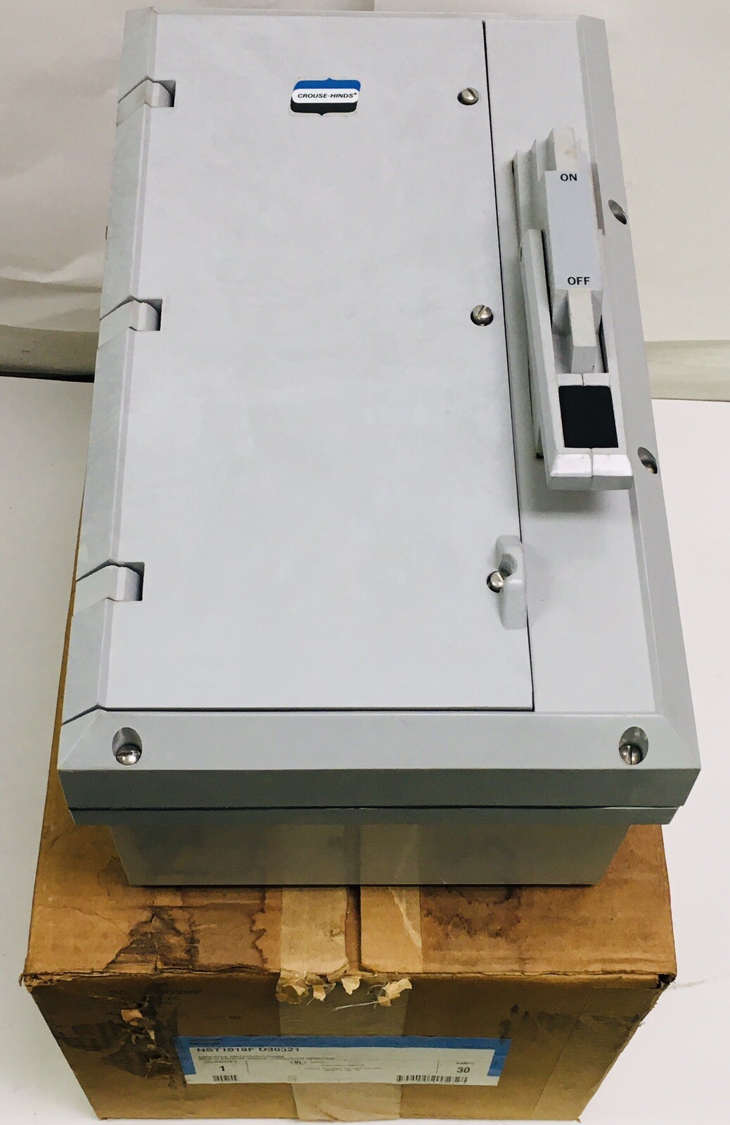 CROUSE HINDS NST1018F-D30321 30 AMP 240VAC FUSIBLE DISCONNECT SWITCH NEW IN BOX!