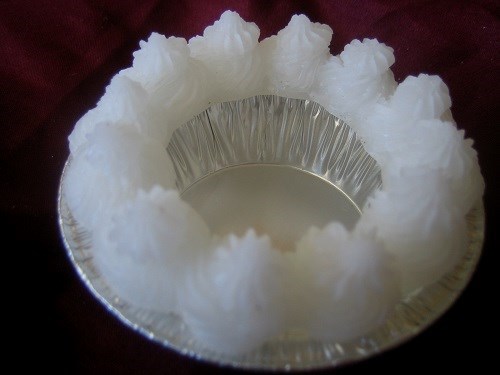 3″ Wax Pie Crust, Whipped Cream Edge w/tin Set 3 crusts