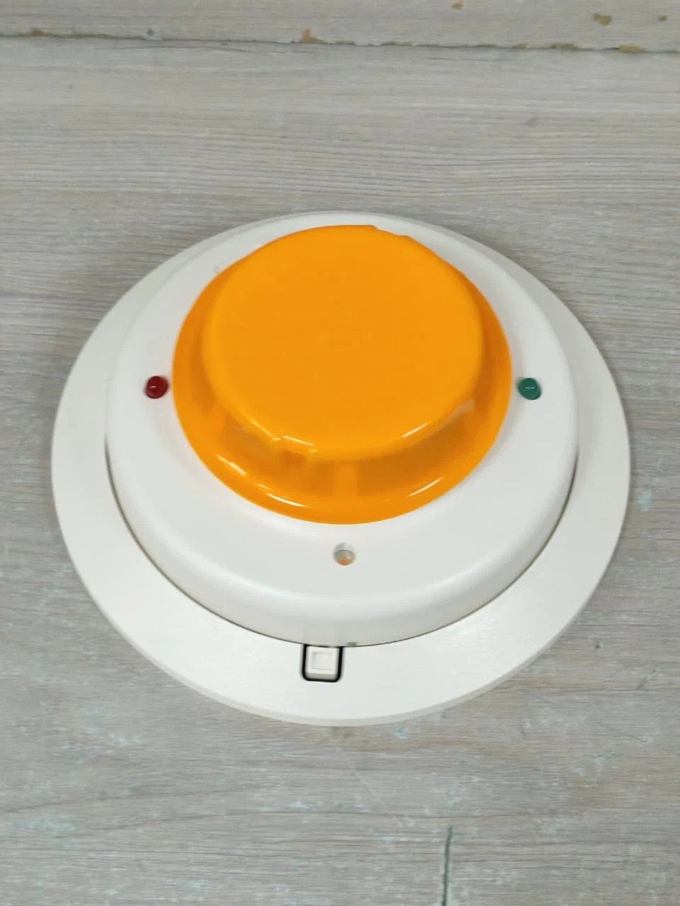 LOT 2PCS. SYSTEM SENSOR 2W-B 2WIRE PLUG-IN PHOTOELECTRIC W/ BASE SMOKE DETECTOR