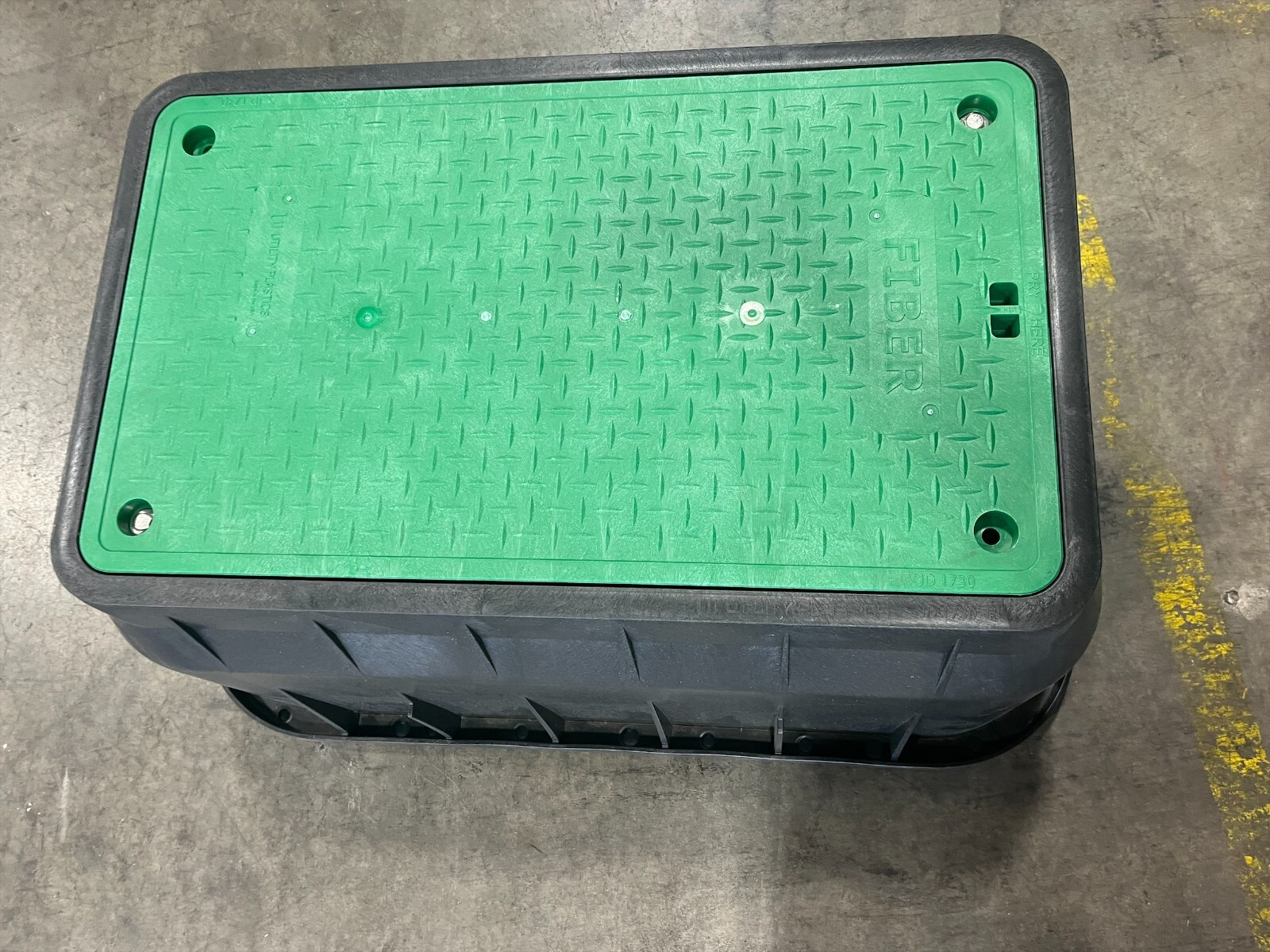 17x30x18 HDPE Plastic Pedestrian Rated Hand Holes w/Blank Lid, 1 Unit