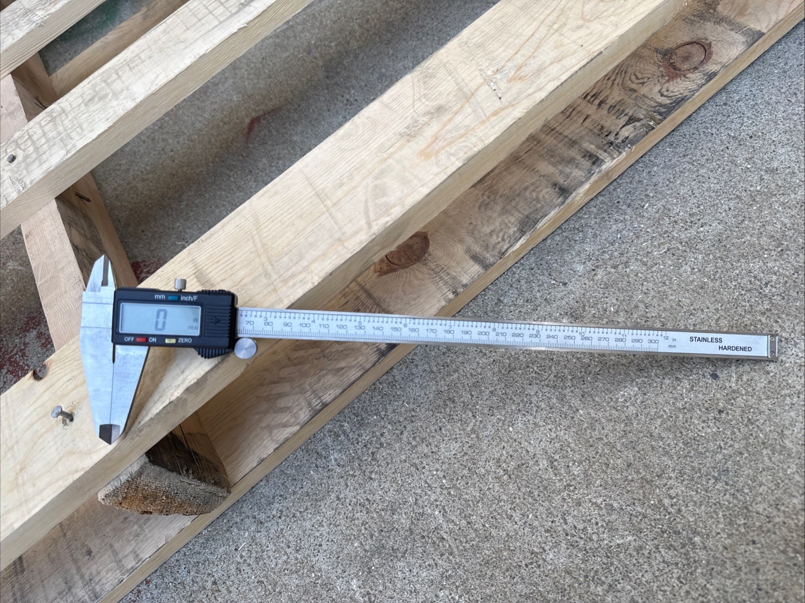 12″ LCD Screen Digital Vernier Caliper Micrometer Frac/MM/SAE Manufacturing