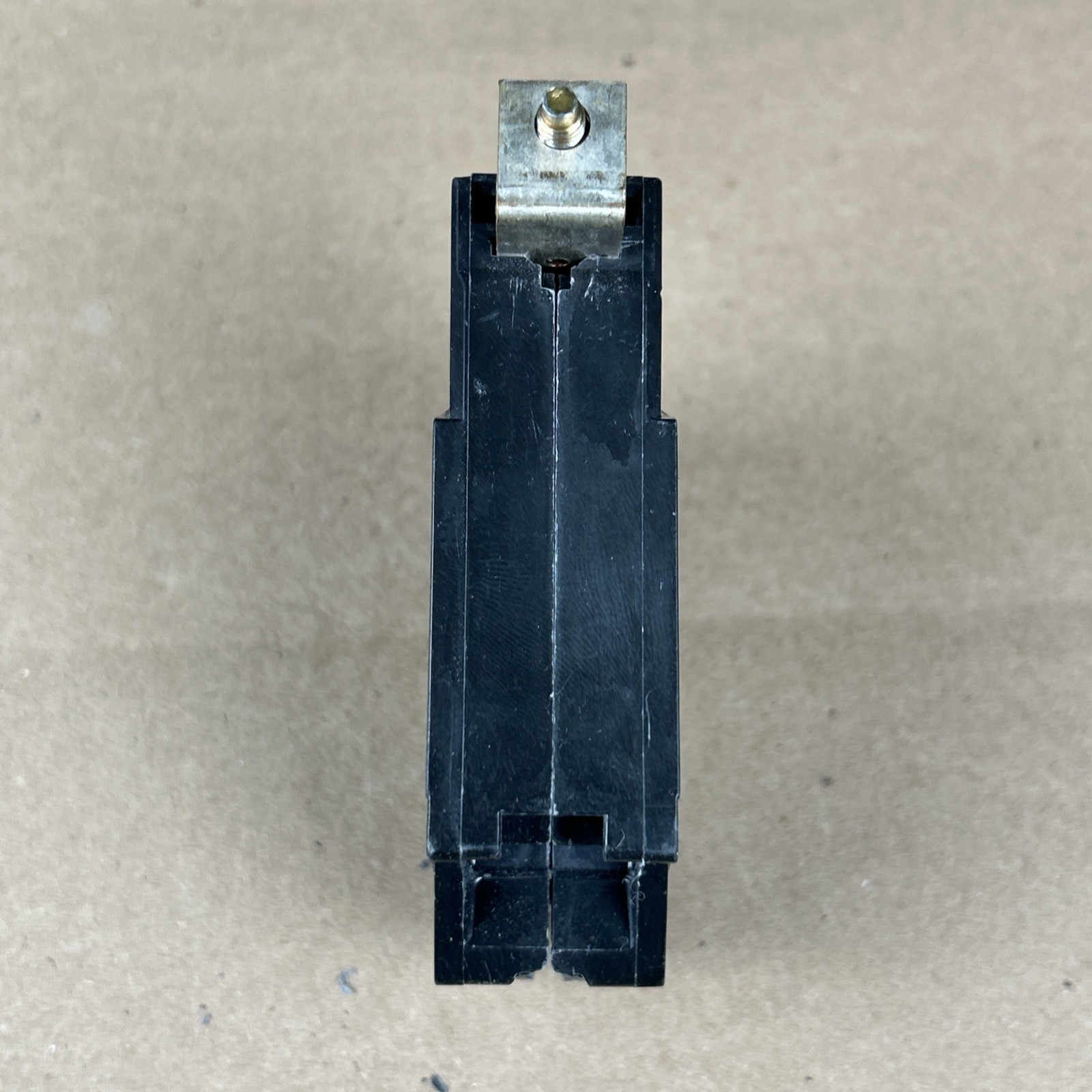 GE THQB1130, 30 Amp, 120 Volt, 1 Pole, Bolt On, Circuit Breaker