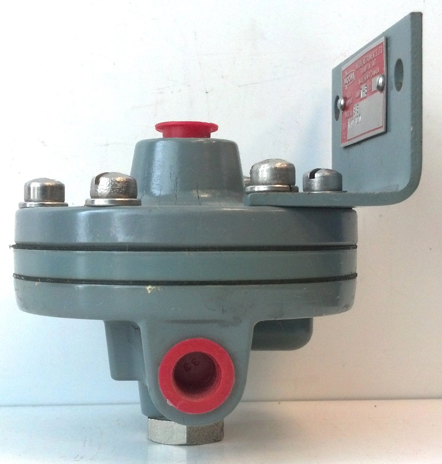 Moore 66BA3 1/4″ NPT Series 66 1:3 Amplifying Pneumatic Relay