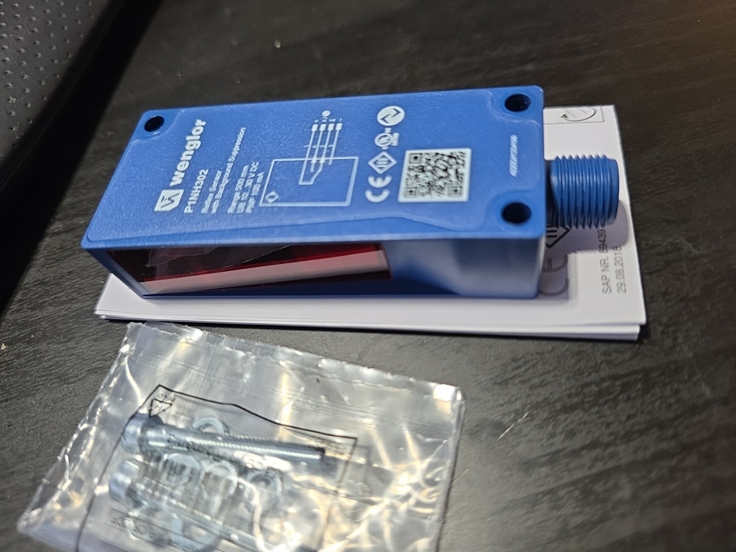 Wenglor Sensor P1NH302 Range 500 mm 10-30 vDC Blue PNP 100 mA Photoeye NEW w/BOX