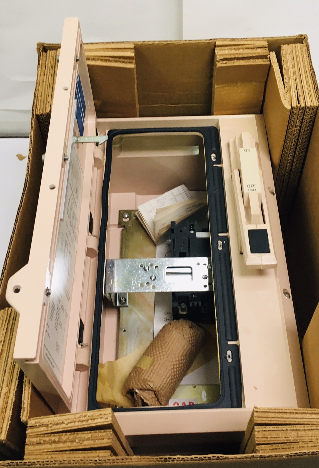CROUSE HINDS NCB1018F-WT-30-EHB24 30 AMP CIRCUIT BREAKER ENCLOSURE !NEW IN BOX!
