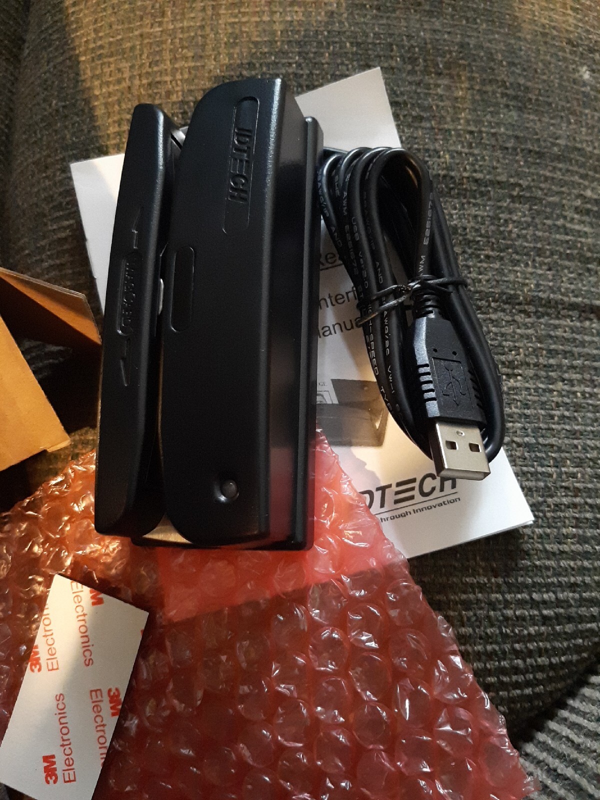 ID Tech WCR3237-512K12UC Omni Bar Code And Magnetic Stripe Reader.
