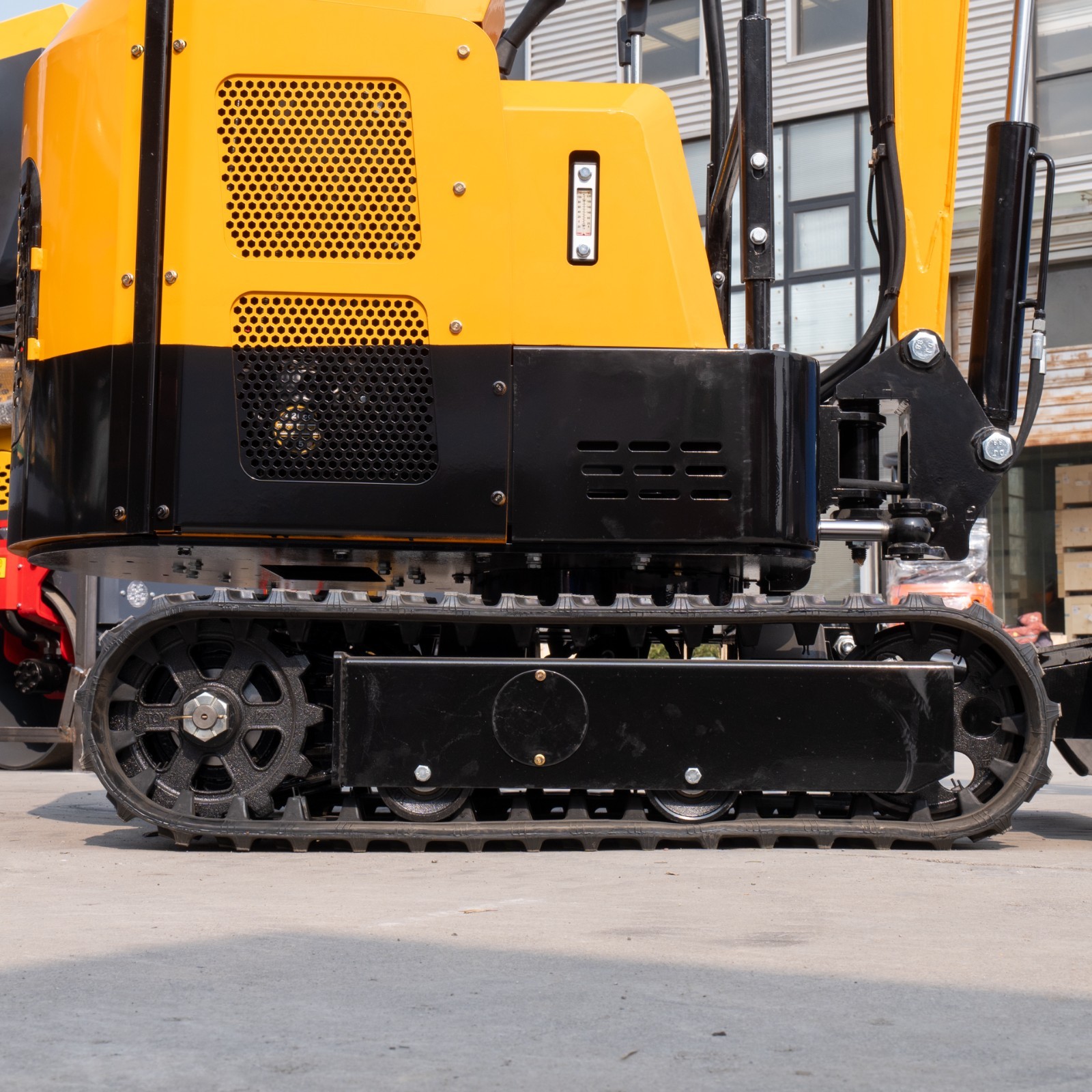 FREE SHIPPING 13.5HP Mini Excavator 1.5 Ton EPA Engine Hydraulic Thumb Digger