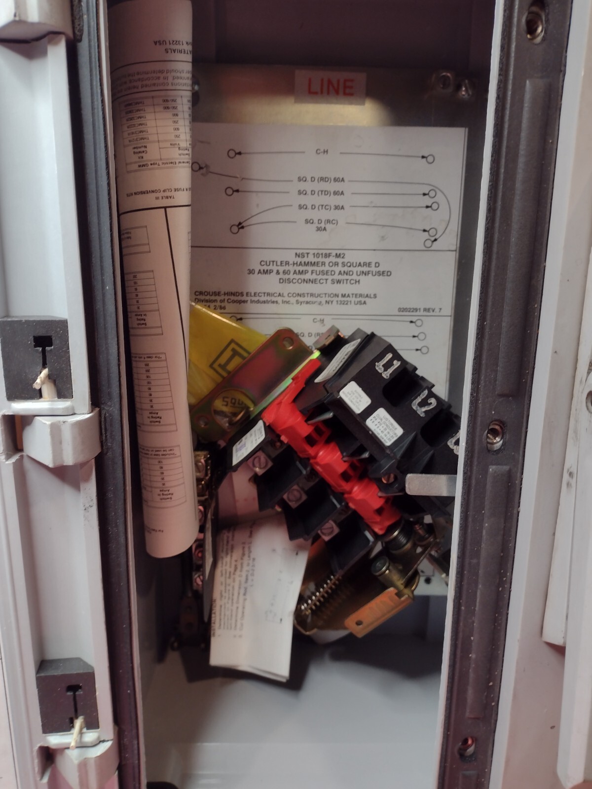Crouse-Hinds NST1018F D Krydon Enclosed Safety Switch, w/Square D HU-30-SV 30A