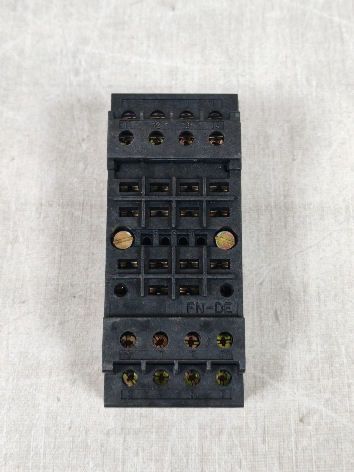 LOT 2PCS SIEMENS 7XP9013-0 SURFACE MOUNTING SOCKET