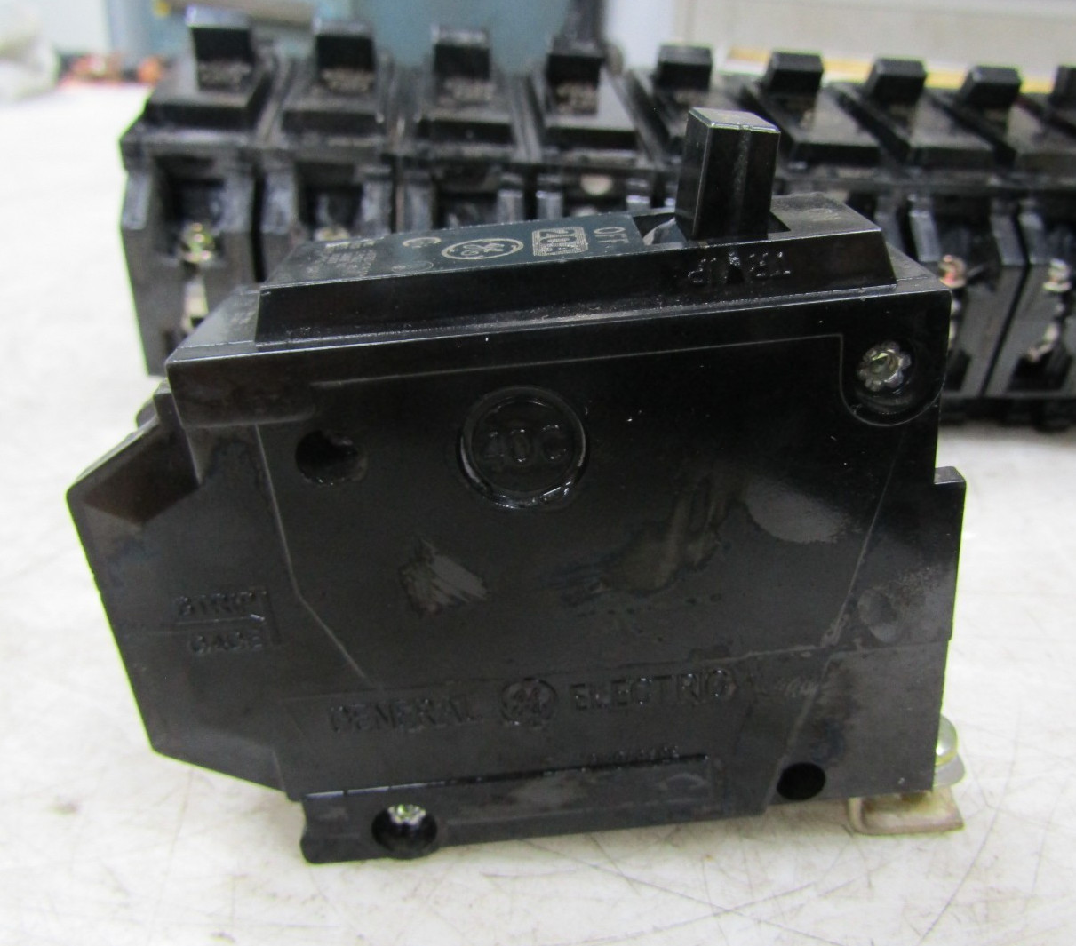 🙌10) GE 20 AMP BOLT ON CIRCUIT BREAKER 1 POLE 120/240 VAC THQB1120 LOT OF 10