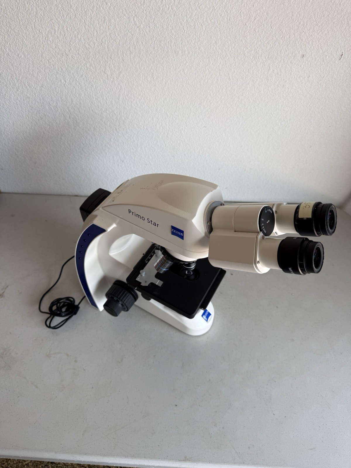 Carl Zeiss Primo Star Microscope w/ 4x 10x 40x 100x Objectives