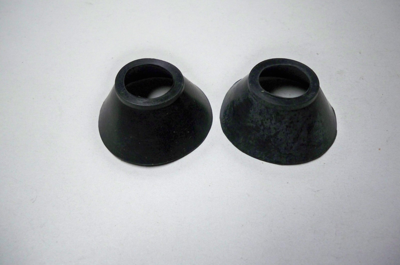 40192 UNIVERSAL TIE ROD BOOTS (1pair) for JD FORD IH MF MM CASE TRACTOR