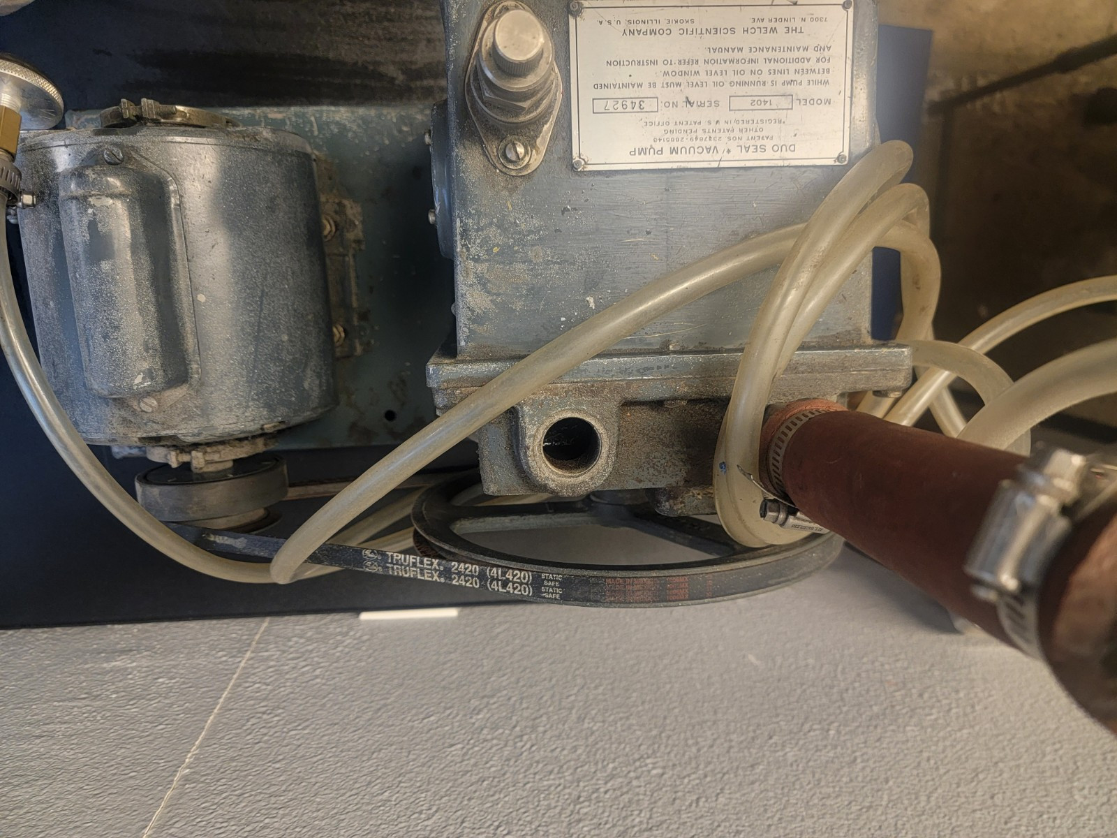 Welch 1402 DuoSeal Belt-Driven Rotary Vane Vacuum Pump 115/230V