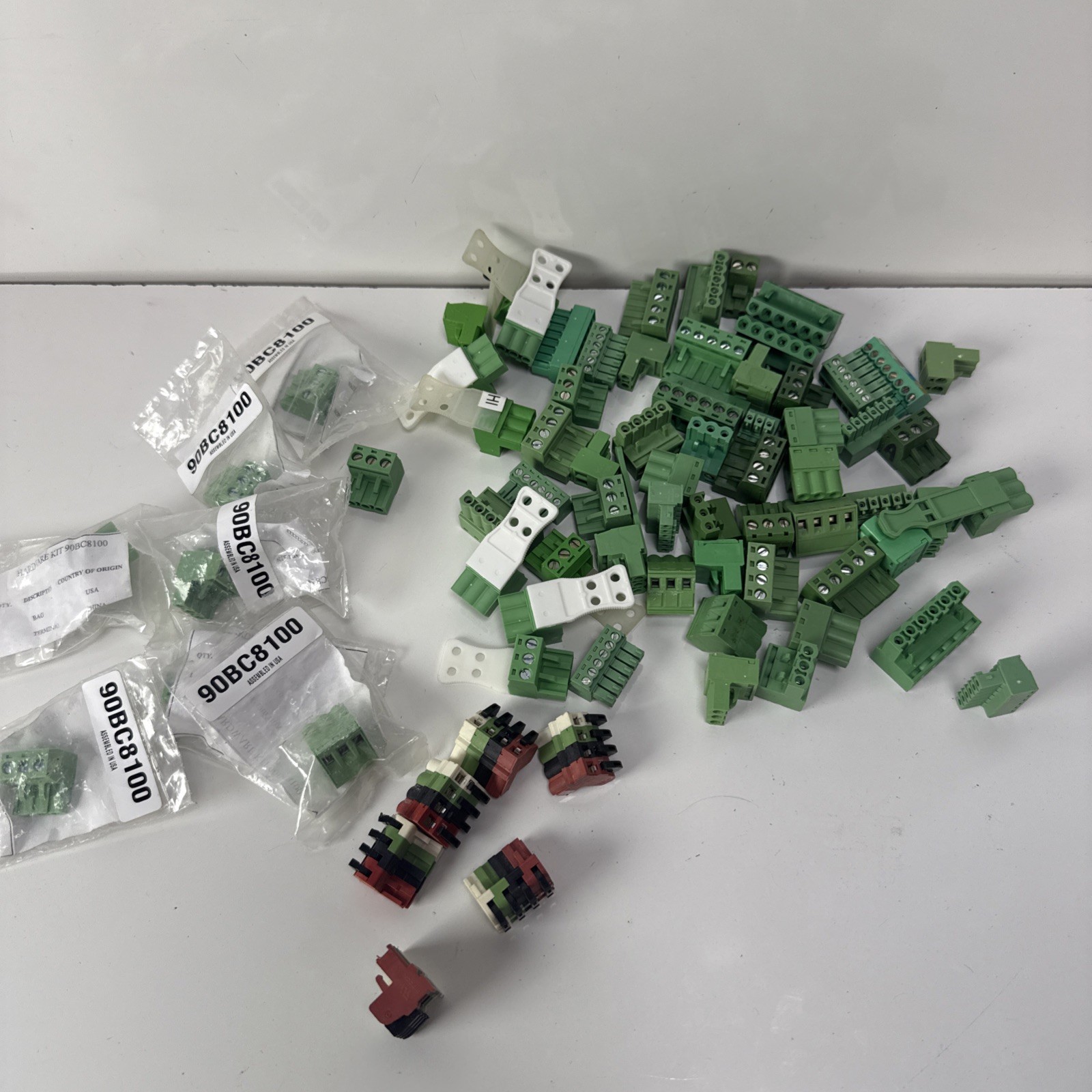 Large NOS Lot Green Pluggable Terminal Blocks 2-8 Pin 300V 15A 90BC8100
