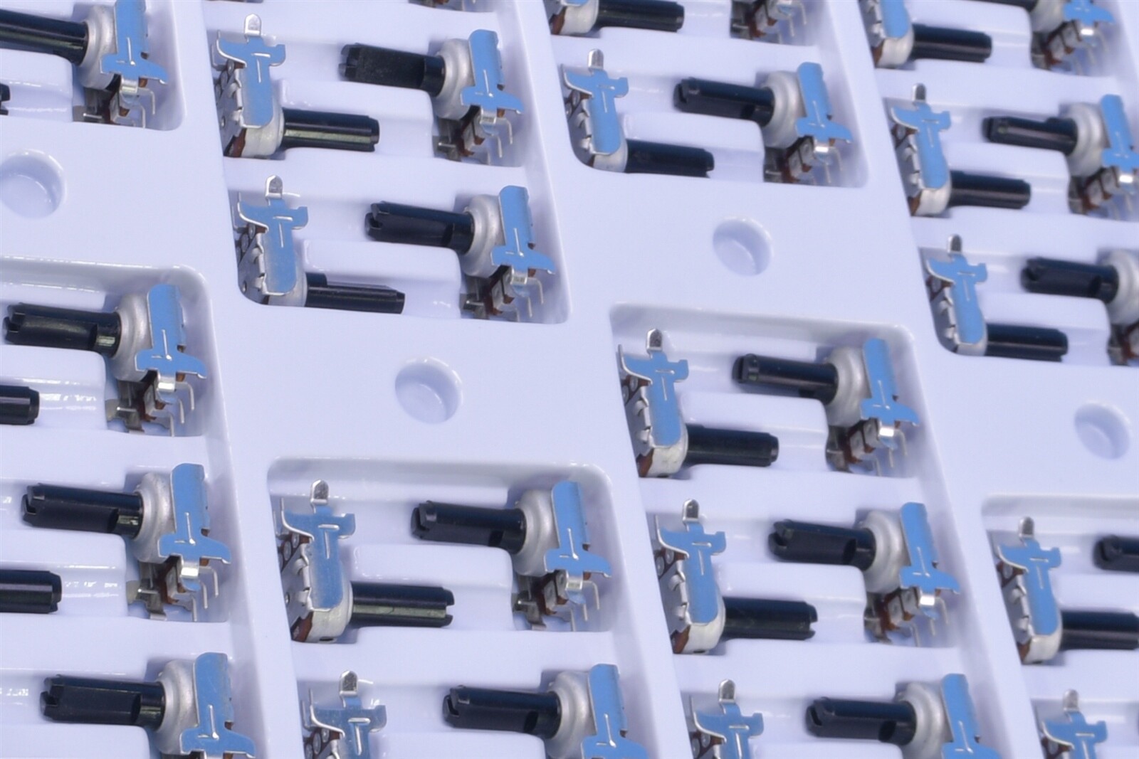 50 TT Electronics 5 kilOhm 1 Gang Linear Snap In Audio Potentiometer 0.05W