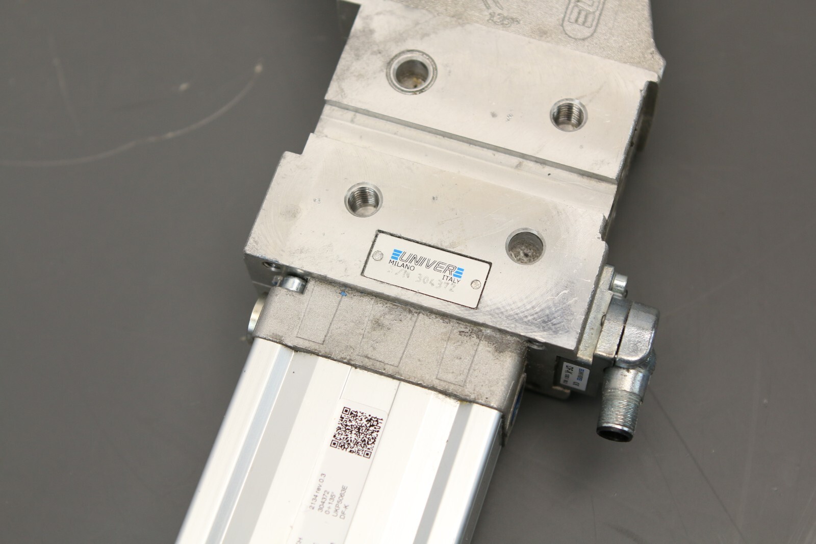 Univer UCBP50VEAK0 Pneumatic Clamping Tool 2134 rev. 0.3, ARM: UKP5063E
