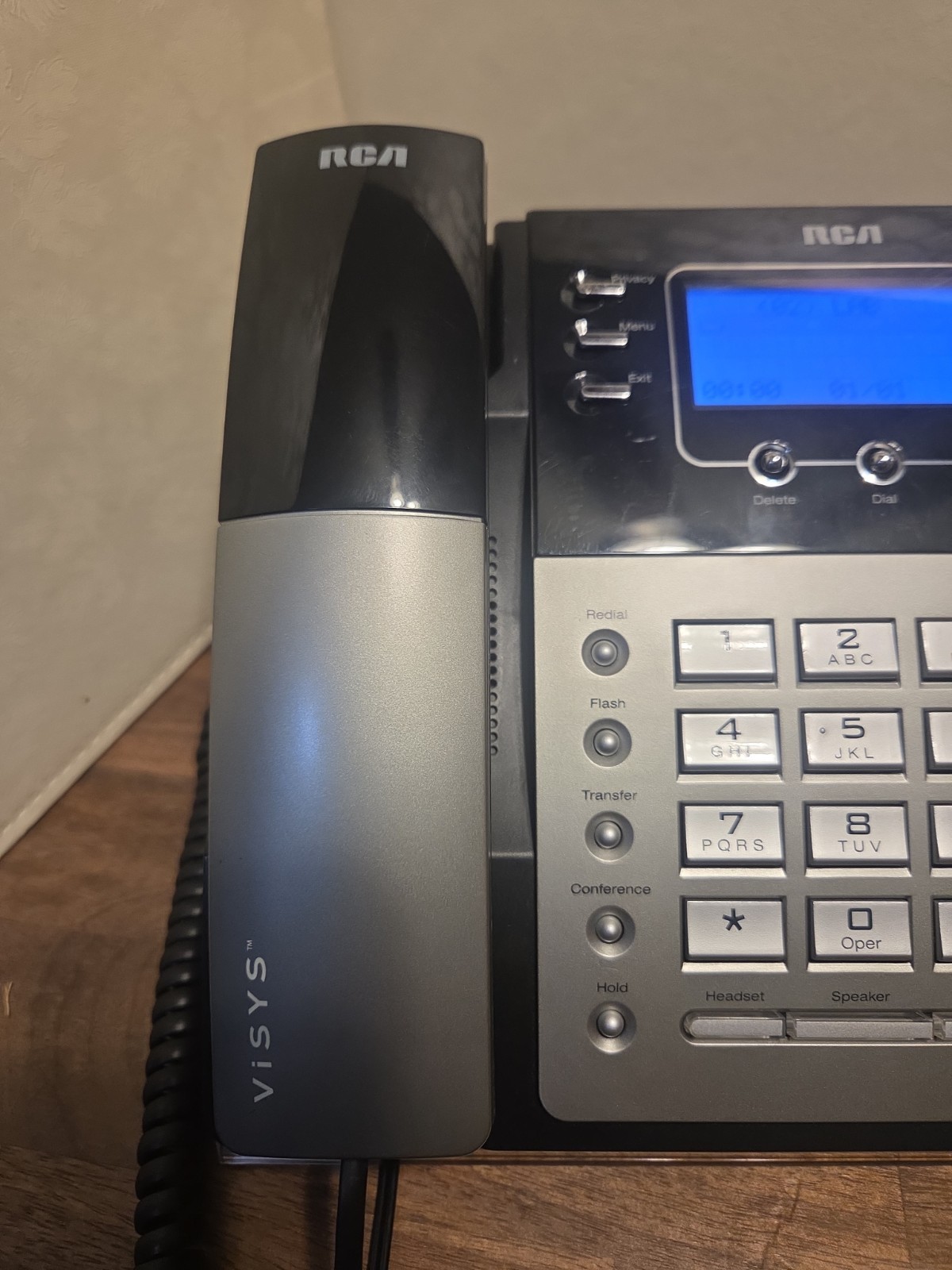 RCA VISYS 25424RE1A Corded Phone – Black/Silver