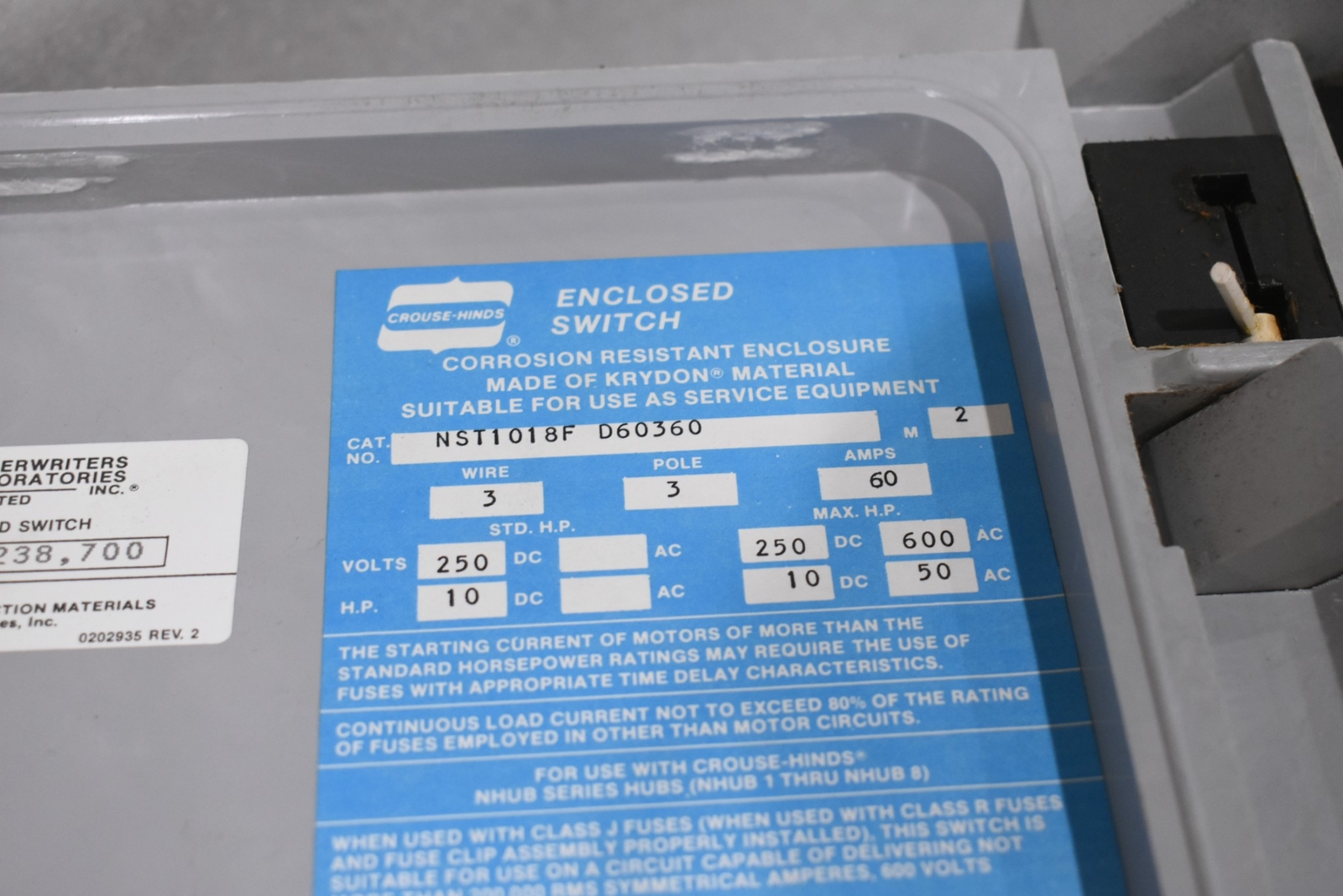 EATON CORPORATION CROUSE HINDS NST1018F D60360 DISCONNECT SWITCH ENCLOSED 250 V