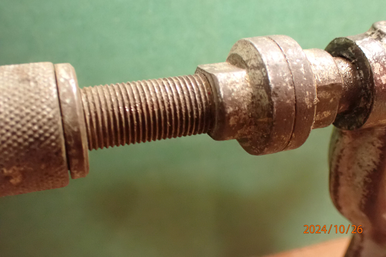 VINTAGE SMALL BELT DRIVE DRIVEN POLISHING GRINDING ARBOR
