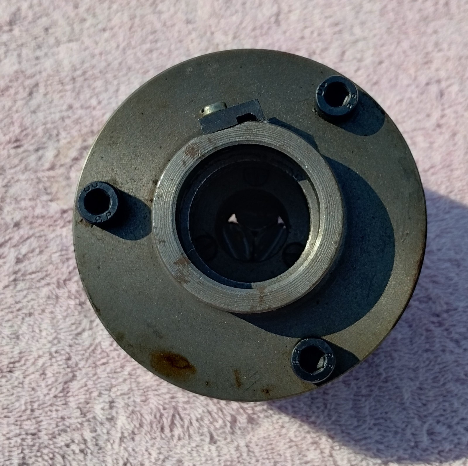 3-JAW 4″ SELF-CENTERING LATHE CHUCK with CHUCK KEY AND EXTRA JAWS