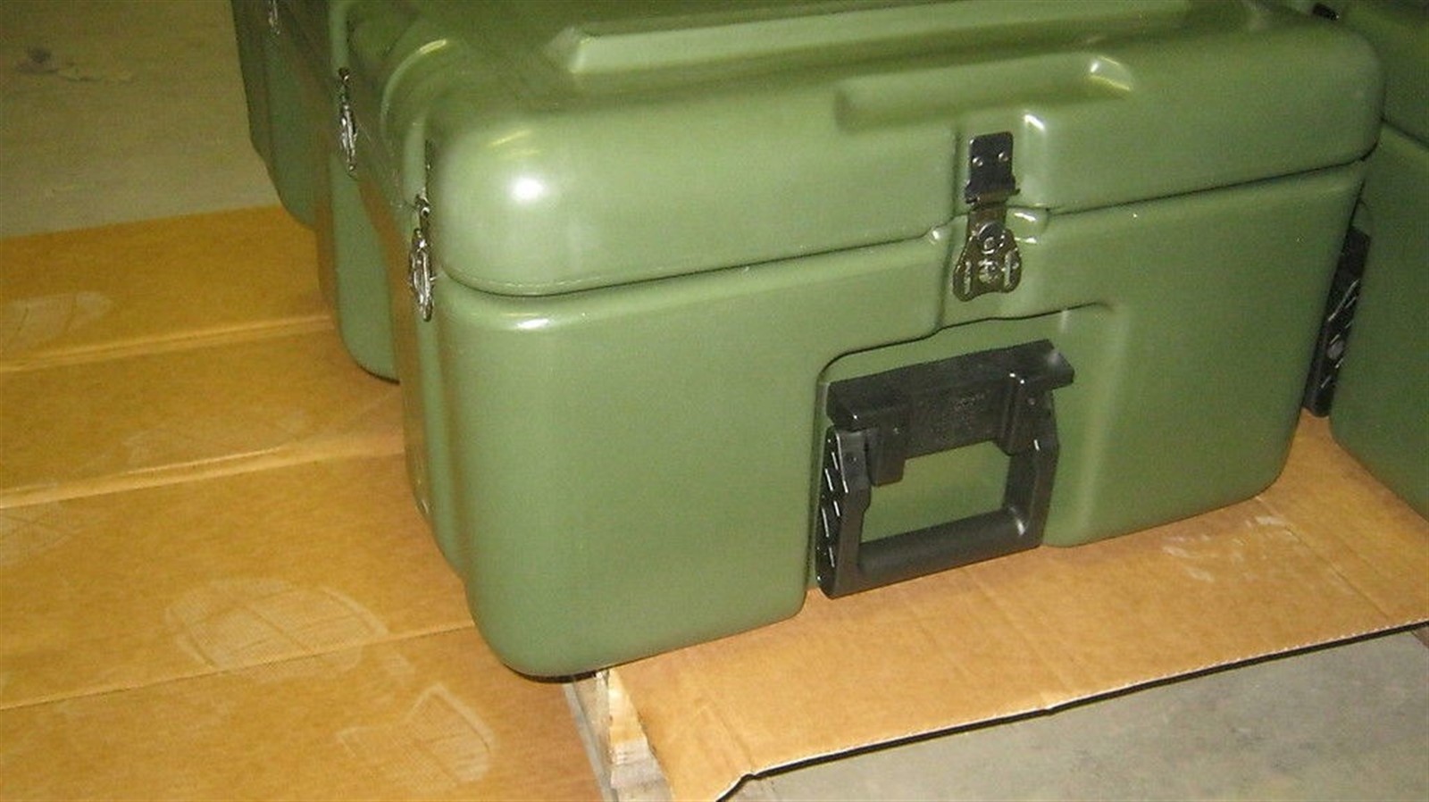 Hardigg Pelican Single Lid Hard Case 33x21x13 Medical Chest 5 Inner Totes