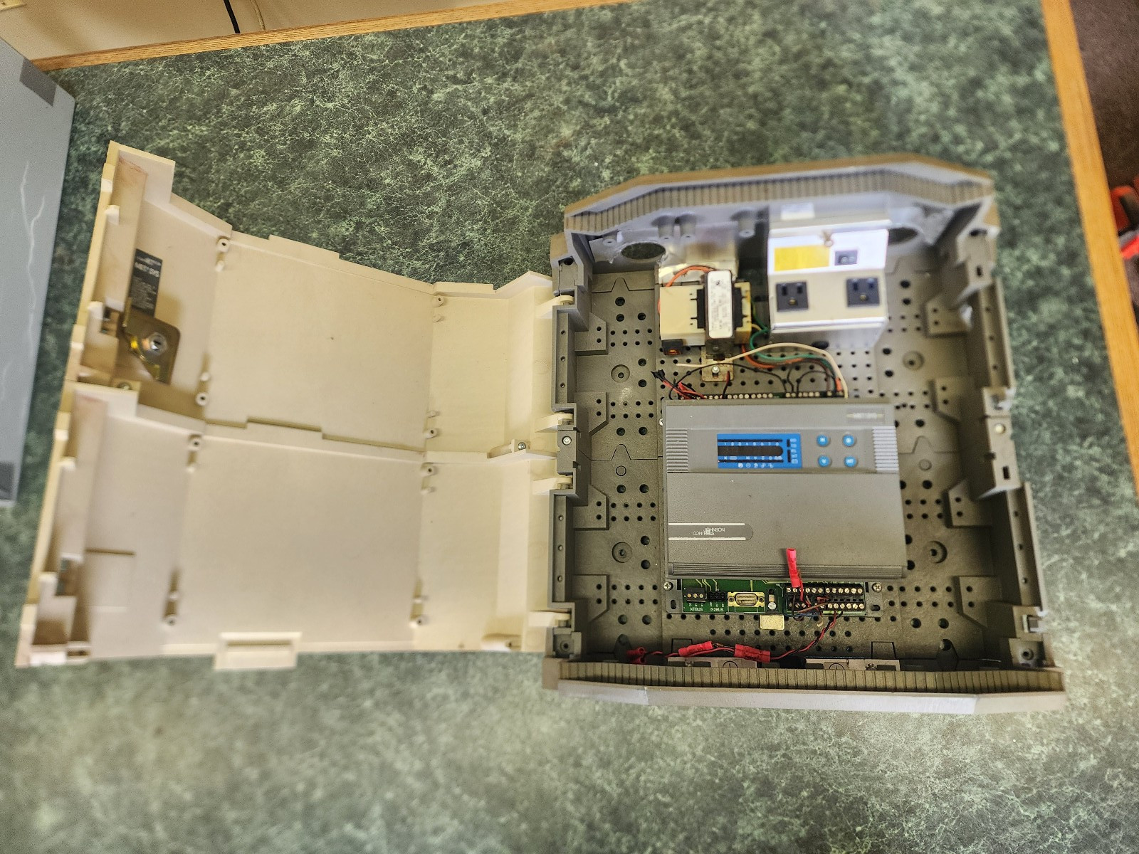 Johnson Controls METASYS Enclosure w/ DX-9100-8454 & 02-256-1034 Transformer