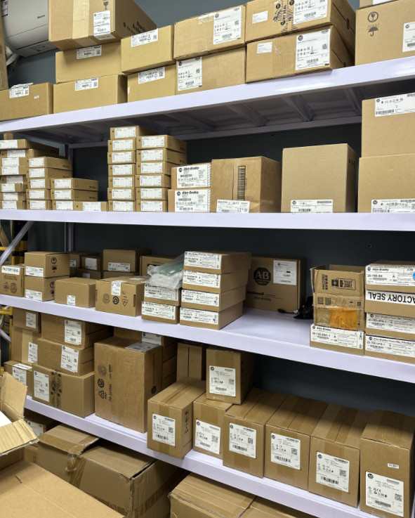 New in Box AB 1756-IF8I/B ControlLogix 8 Point Analog Input 1756IF8I serB US 1PC